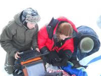 Температура между -25 и -30° - суровое испытание и для членов экспедиции, и для наших приборов. 